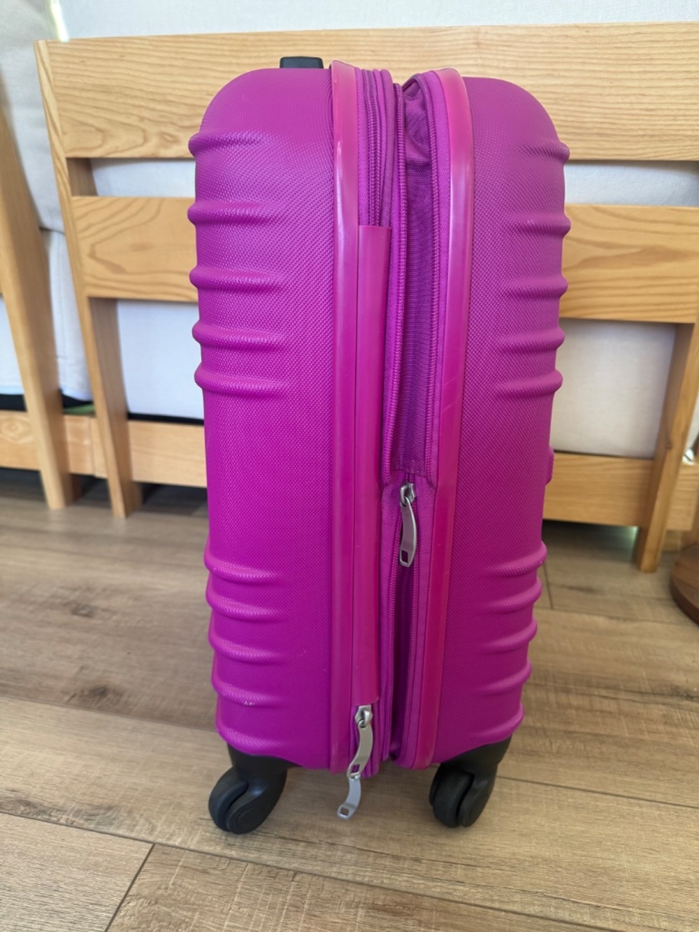 American Tourister Sunset Cruise hardside spinner carry-on, in Pink Berry - Picture 3 of 6